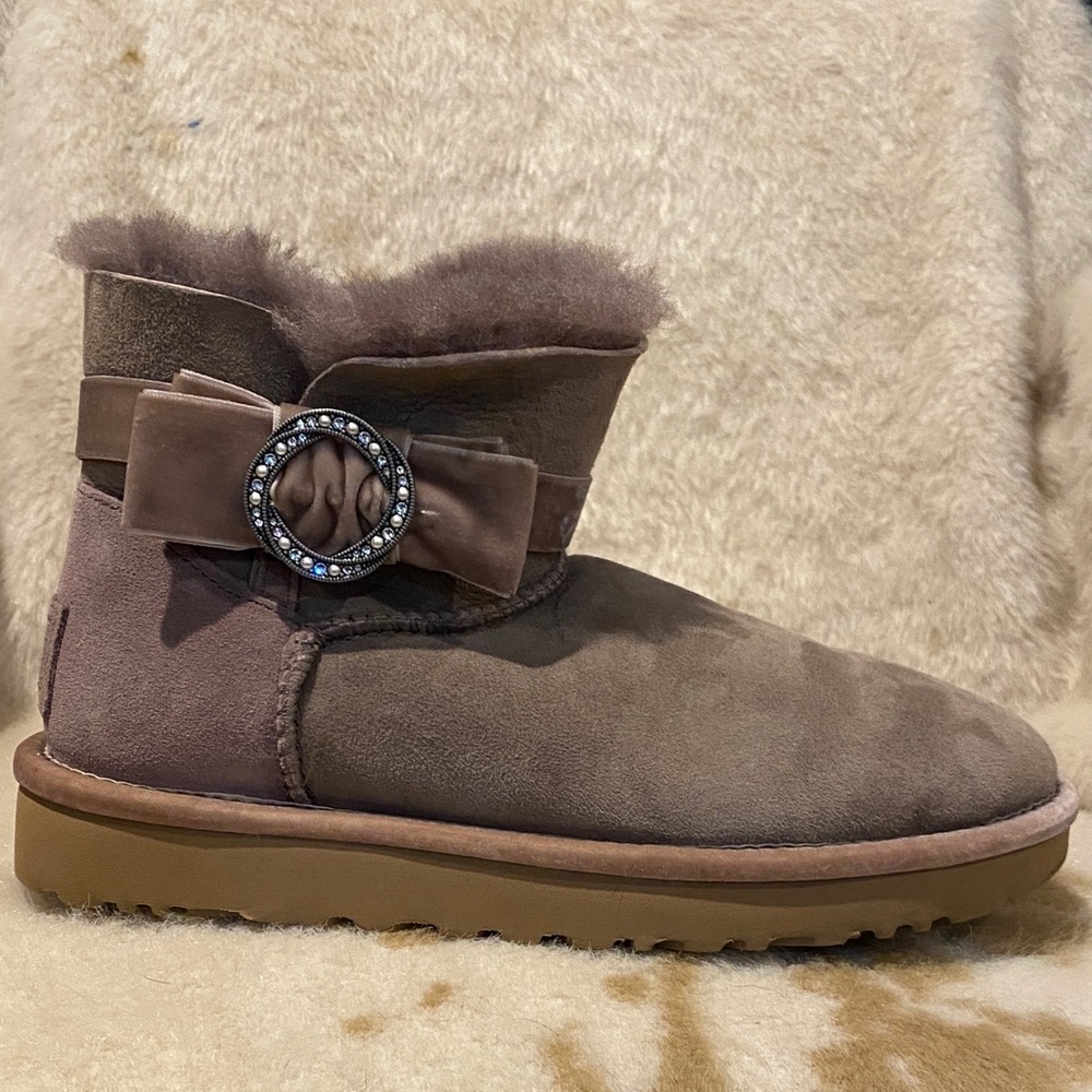 AMPUTEE RIGHT Ugg Karlie Brooch Boot 7 (one right boot)